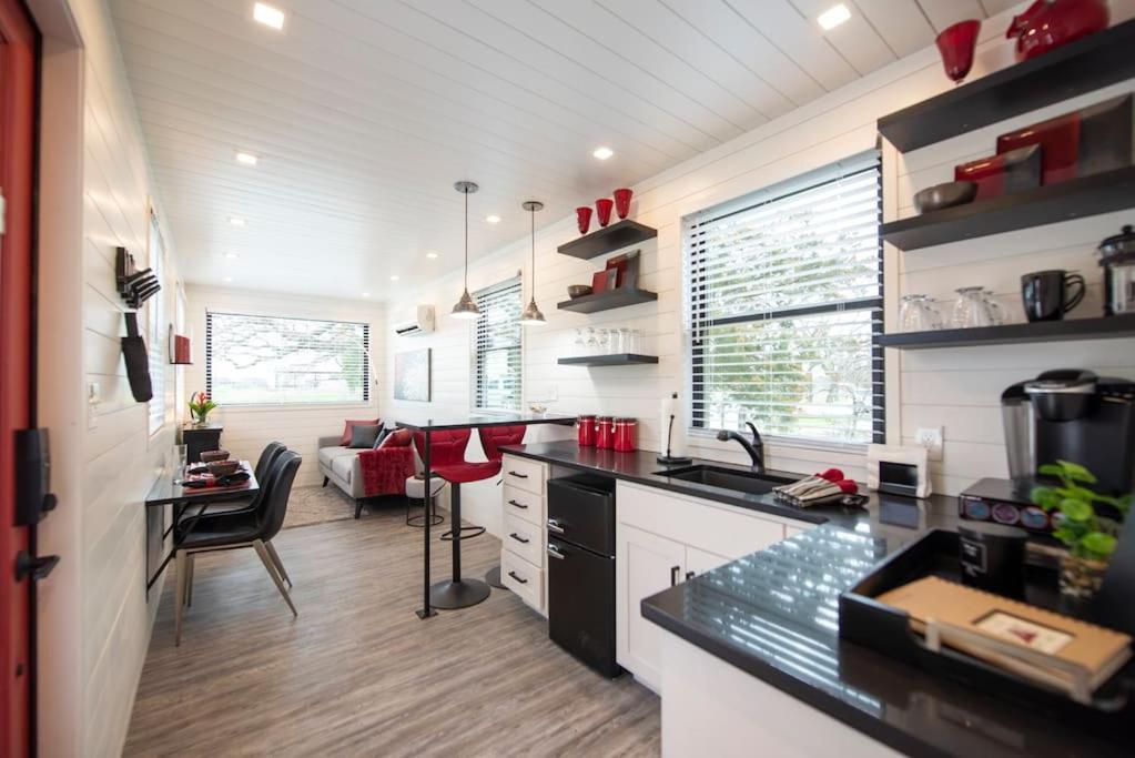 The Merlot House-Container Home 12 Min To Magnolia Bellmead Buitenkant foto